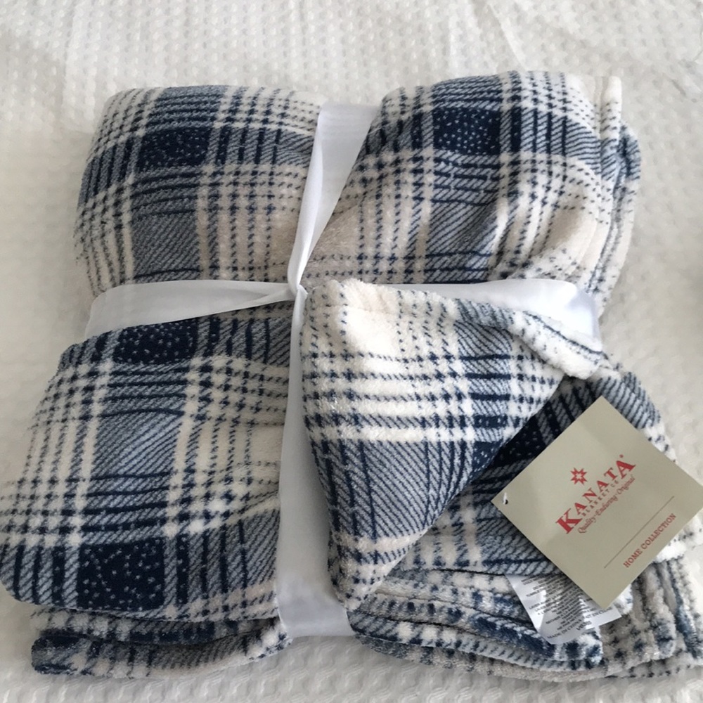 Kanata Home Collection Cottage Plaid Throw - Picture 2 of 3